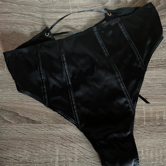 La SENZA Lingerie - small bra & medium panties - Picture 3 of 3